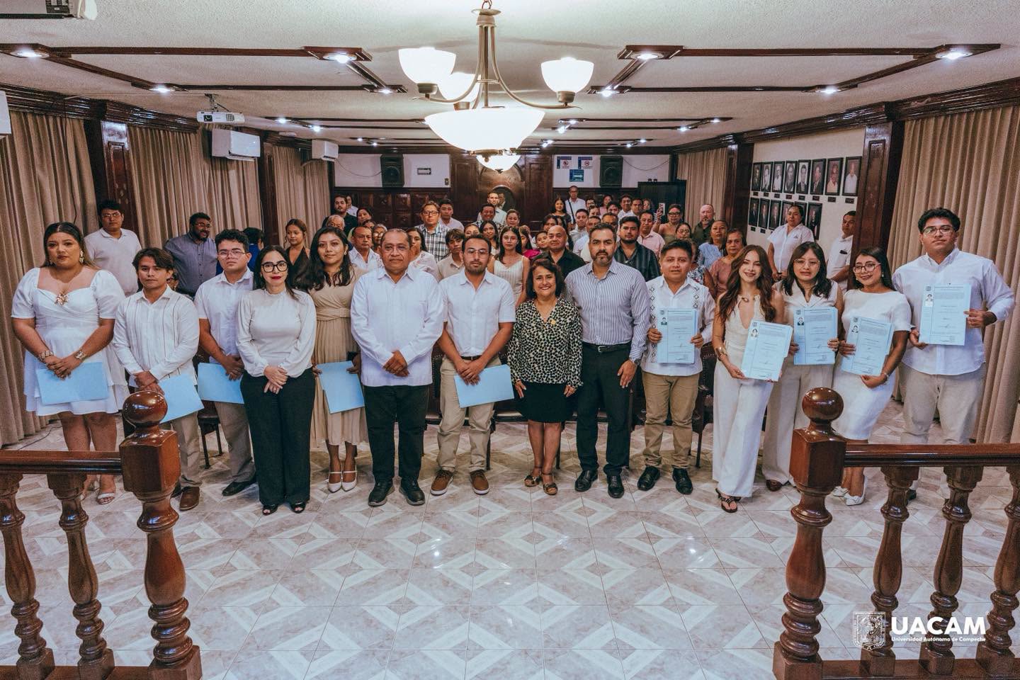 Rinden protesta nuevas y nuevos licenciados en Derecho de la UACAM